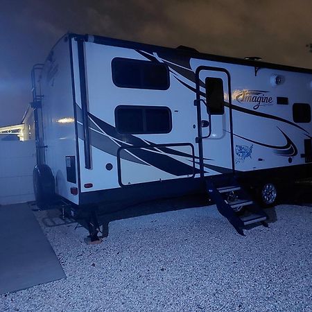 坦帕The Torres' Camper Experience!公寓 外观 照片