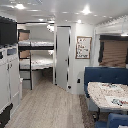坦帕The Torres' Camper Experience!公寓 外观 照片