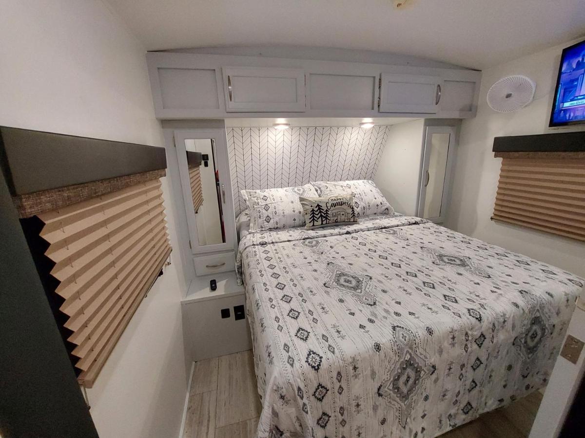 坦帕The Torres' Camper Experience!公寓 外观 照片