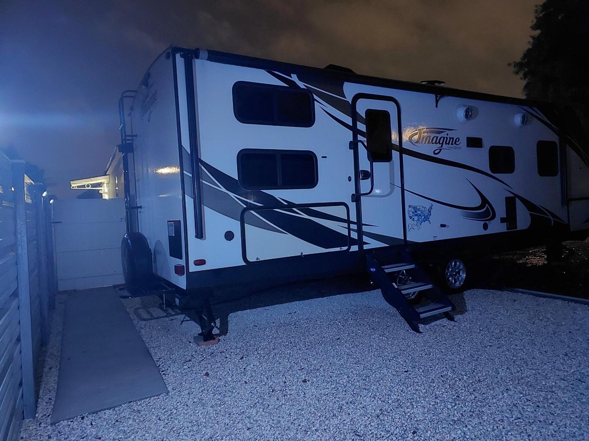 坦帕The Torres' Camper Experience!公寓 外观 照片